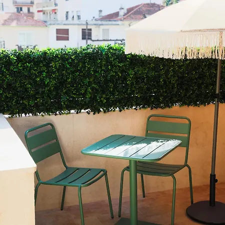 Cigale Jaune Avec Terrasse Et Piscine A 아파트