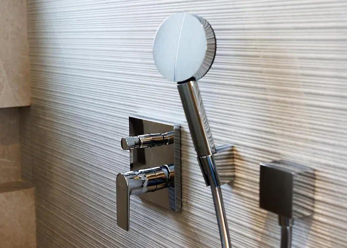 Cigale Jaune Avec Terrasse Et Piscine à Appartement Antibes